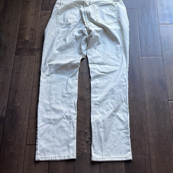 Liz Claiborne stretch straight leg  simmer Jeans, cream, size 12​​​ - Picture 6 of 7